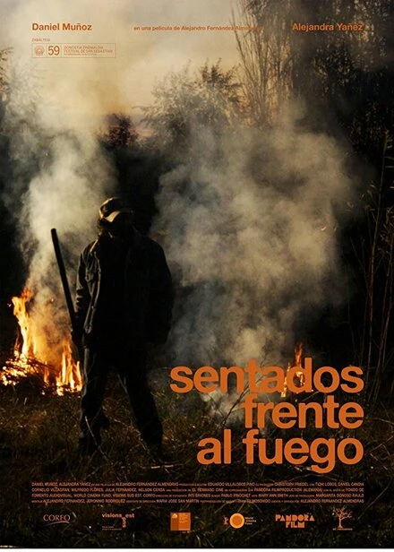 Постер Sentados frente al fuego
