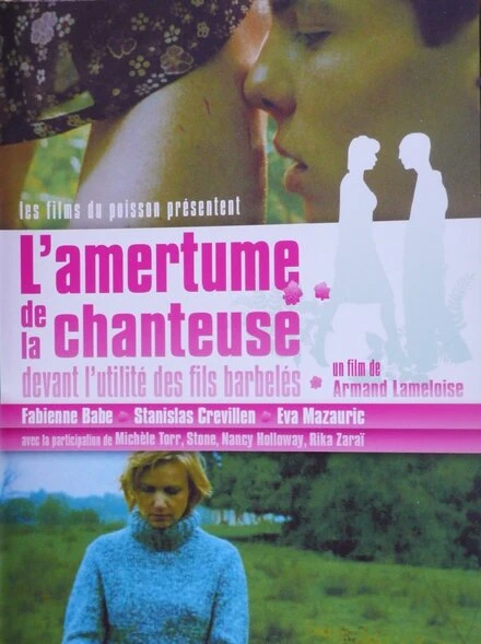 Постер L'amertume de la chanteuse devant l'utilité des fils barbelés