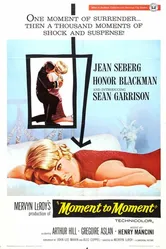Момент за моментом 1966 постер