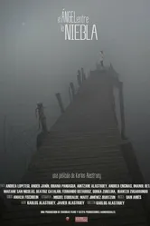 El ángel entre la niebla постер