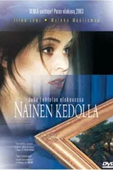 Женщина на лугу 2003 постер