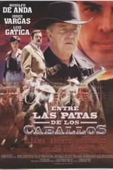 Entre las patas de los caballos постер