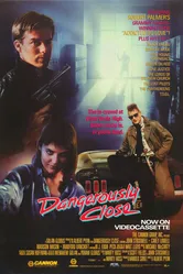 В опасной близости 1986 постер