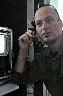 Постер Howie Do It