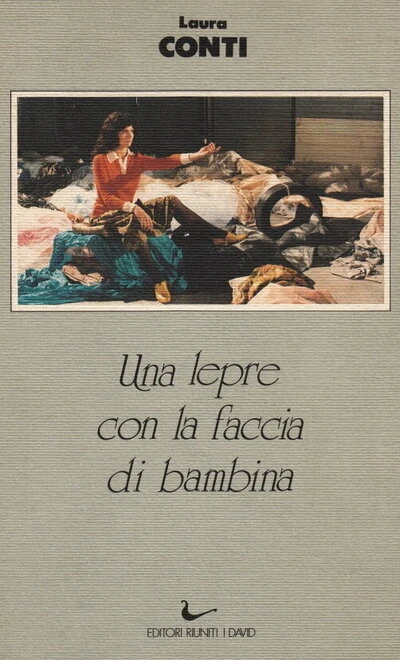 Постер Una lepre con la faccia di bambina