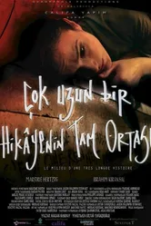 Çok uzun bir hikayenin tam ortasi постер