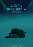 Þorpið í bakgarðinum постер