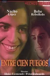 Entre cien fuegos постер