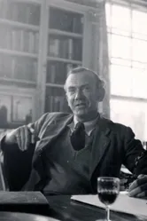 Dangerous Edge: A Life of Graham Greene постер