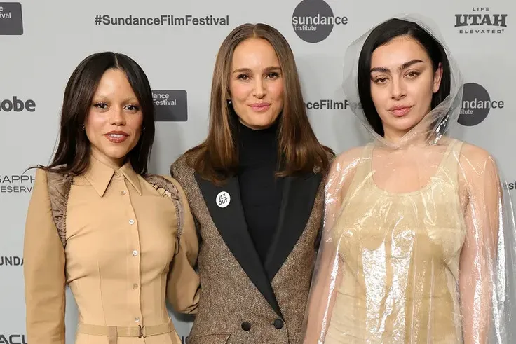 Jenna-Ortega-Natalie-Portman-Charli-xcx-Sundance.jpg
